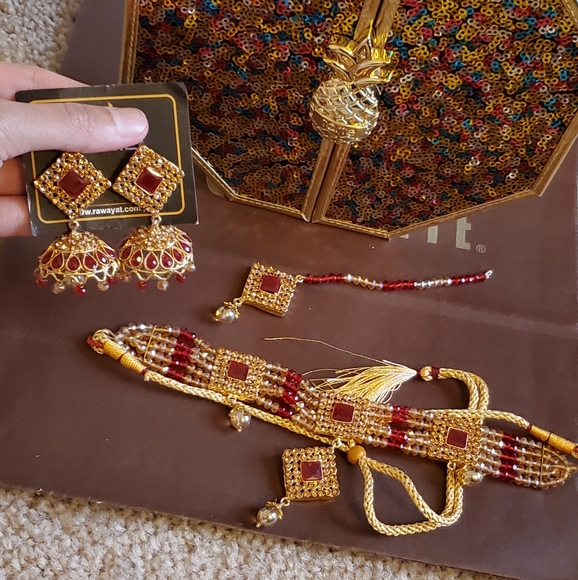 Pakistani crystal choker set - Picture 2 of 5